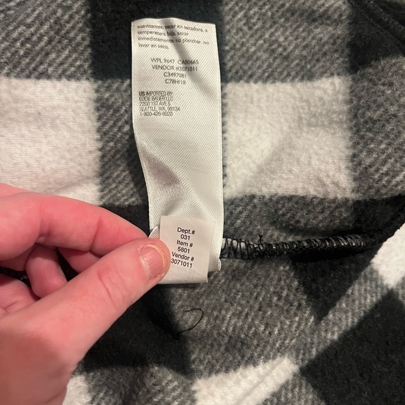 Eddie Bauer Buffalo Plaid Fleece Button-Down – Black & White, Large - Picture 12 of 13